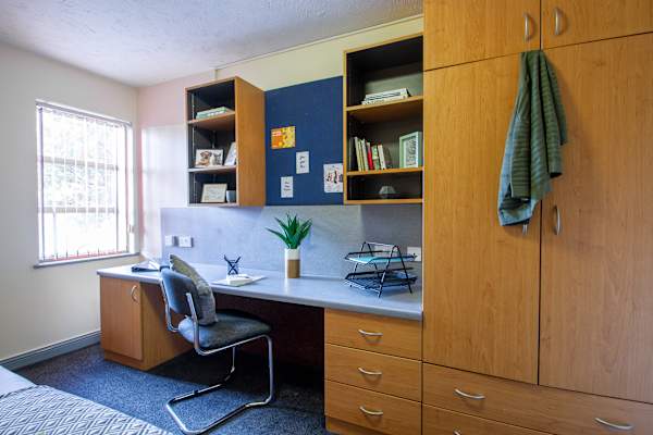 Premium En Suite(Court) room type